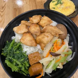 椒鹽雞塊飯